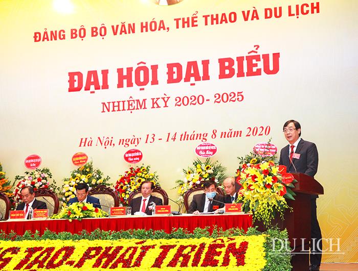 Bí thư Đảng ủy, Tổng cục trưởng Tổng cục Du lịch Nguyễn Trùng Khánh trình bày tham luận tại Đại hội 